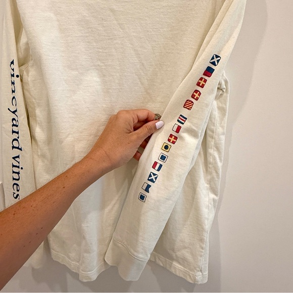 Vineyard Vines Off-White Graphic Tee - Picture 7 of 8